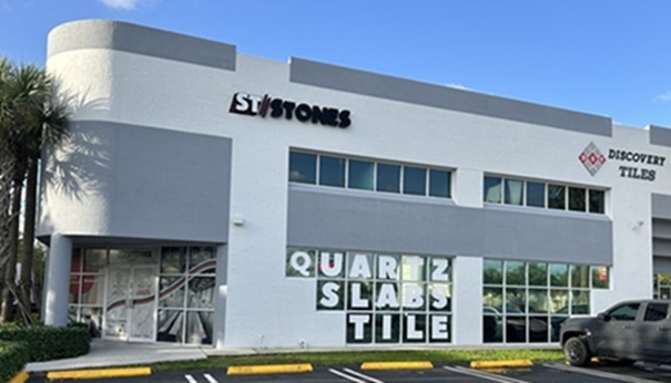 Exterior of ST Stones showroom in South Florida featuring quartz slabs, tile displays, and modern stone surfaces Exterior of ST Stones showroom in South Florida featuring quartz slabs, tile displays, and modern stone surfaces
